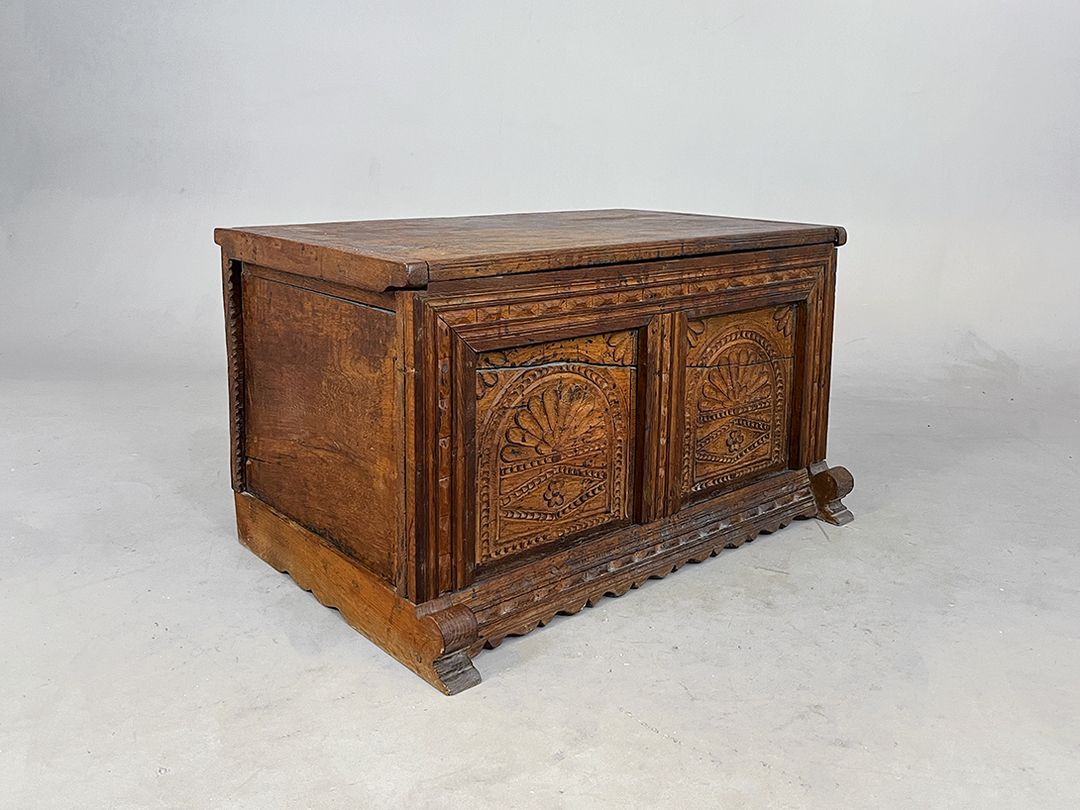 Foto Antique Wooden Cutlery Chest with Carved Details h51 *N