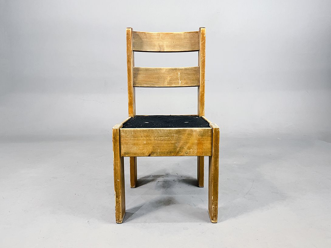 Foto Rustic Big Block Chair for Pupils