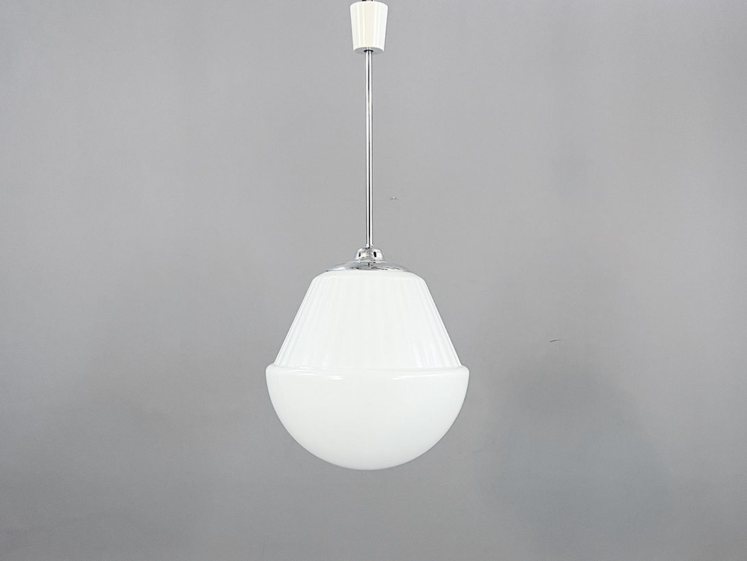 Foto Art Deco Ceiling Lamp with White Glass Shade Bauhaus Dessau 1940 h85