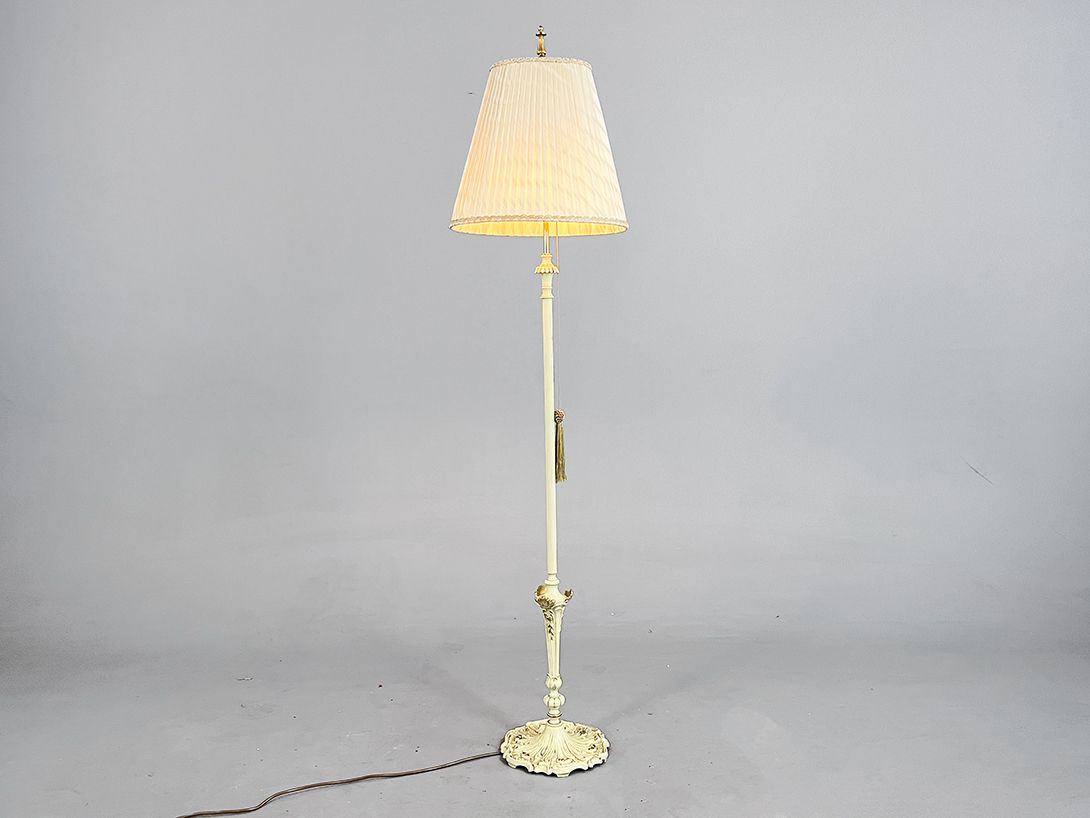 Foto Noble Beige Period Furniture Floor Lamp with Floral Ornate Base h166 G2