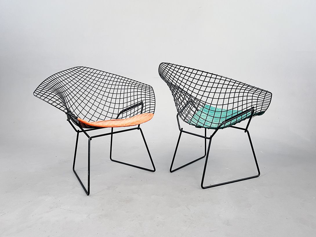 Foto Black Wire Bertoia Diamond Chair with Orange Seat