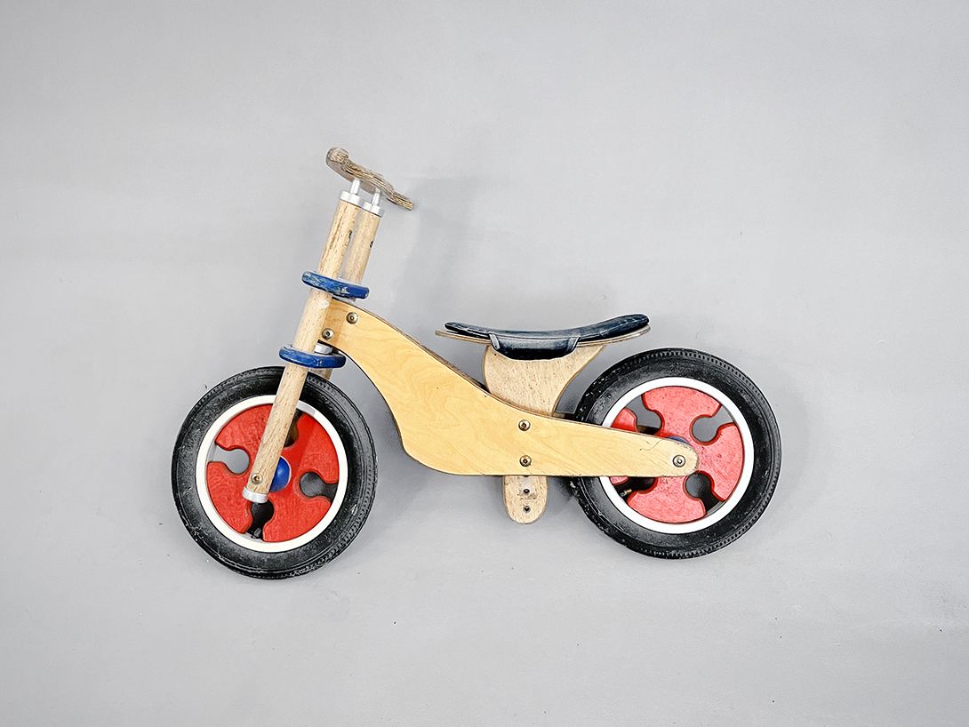 Foto Wooden Children&#8217;s Wheel, Late 1990s