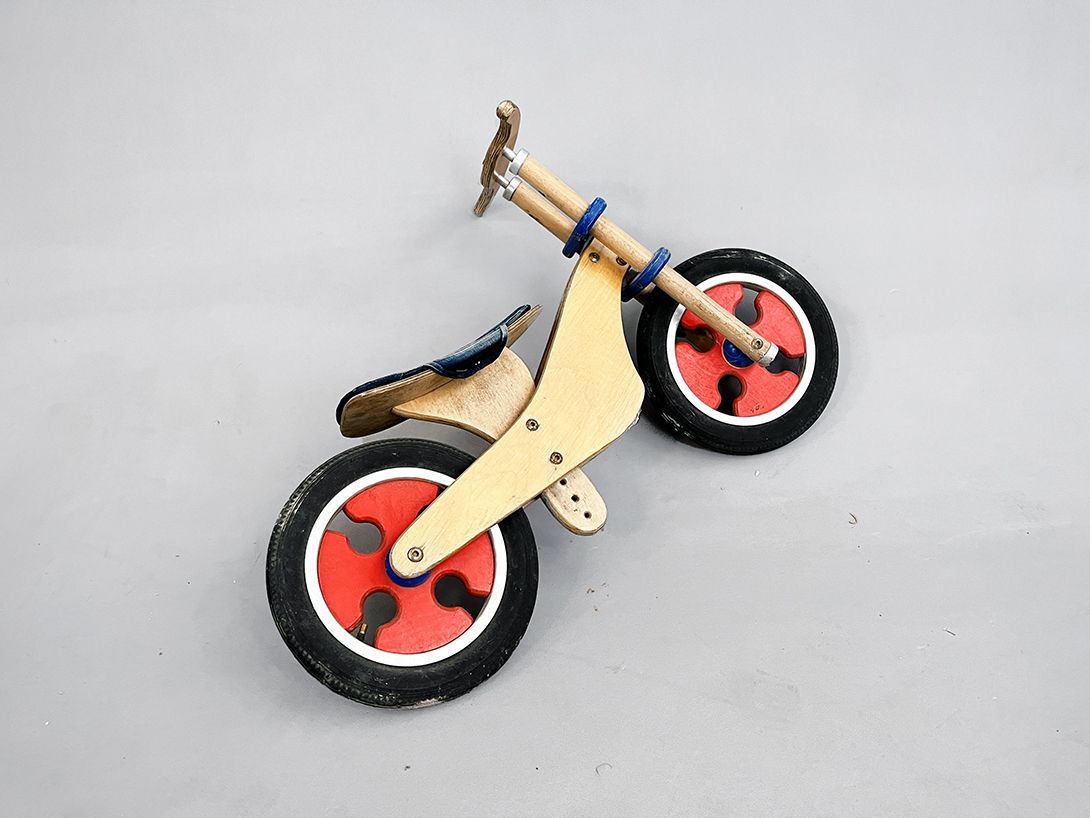 Foto Wooden Children&#8217;s Wheel, Late 1990s