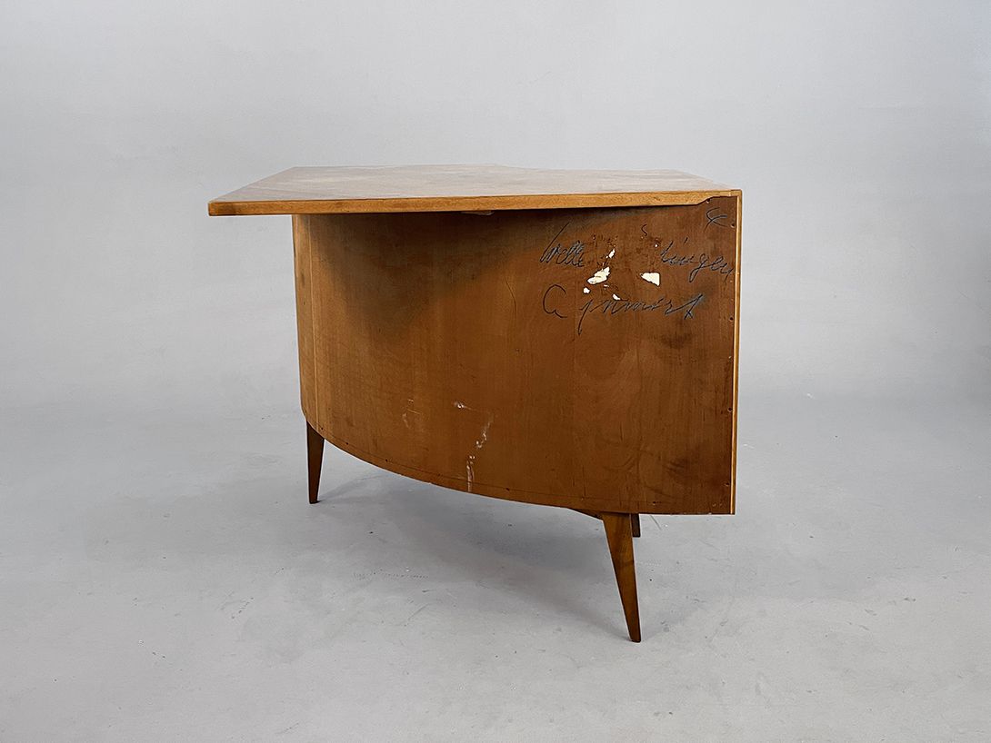 Foto 1950s Midcentury Scandinavian Corner Board with Arched Door