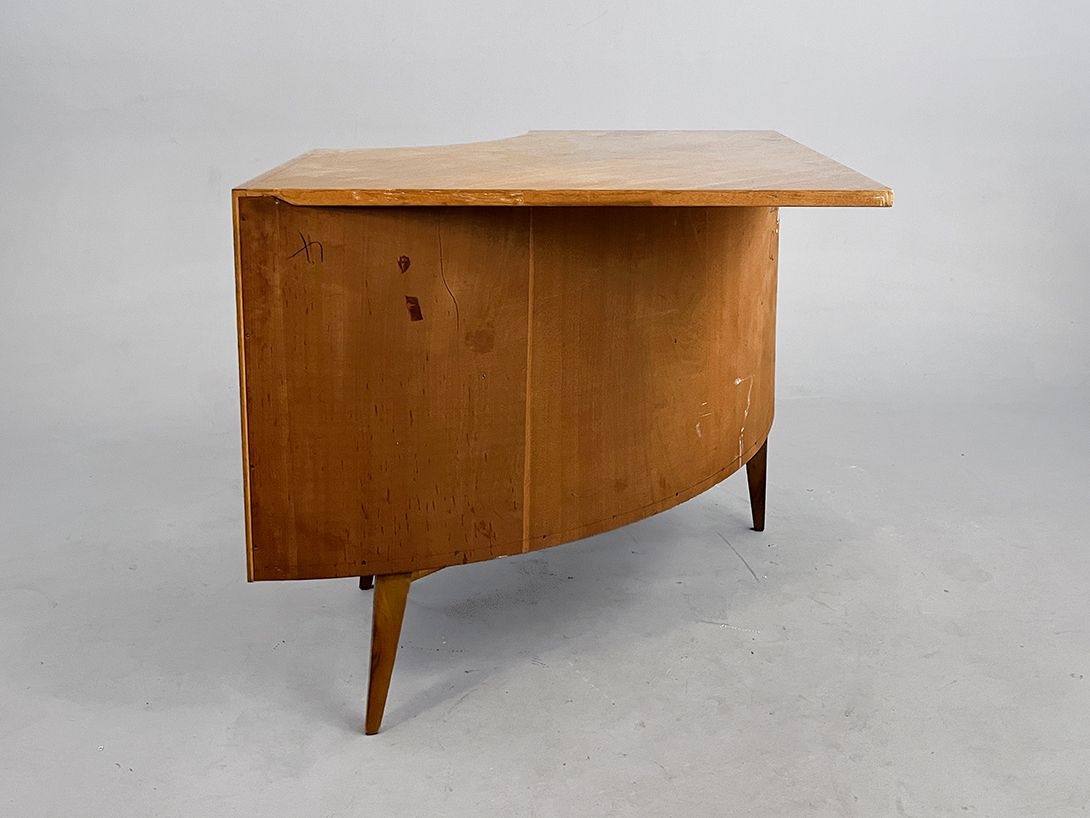 Foto 1950s Midcentury Scandinavian Corner Board with Arched Door