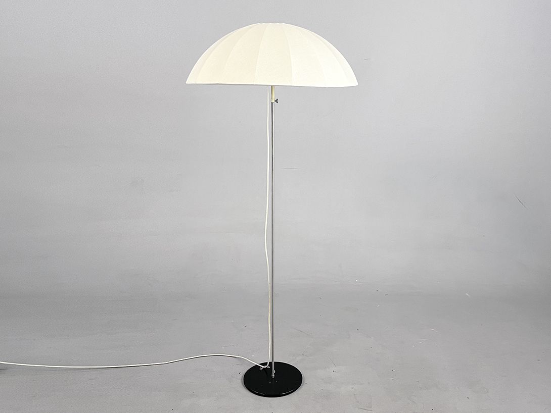 Foto Usual Living Room Floor Lamp with Beige Umbrella Shade h145 C2