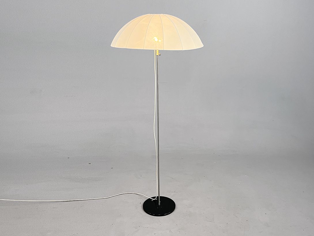 Foto Usual Living Room Floor Lamp with Beige Umbrella Shade h145 C2