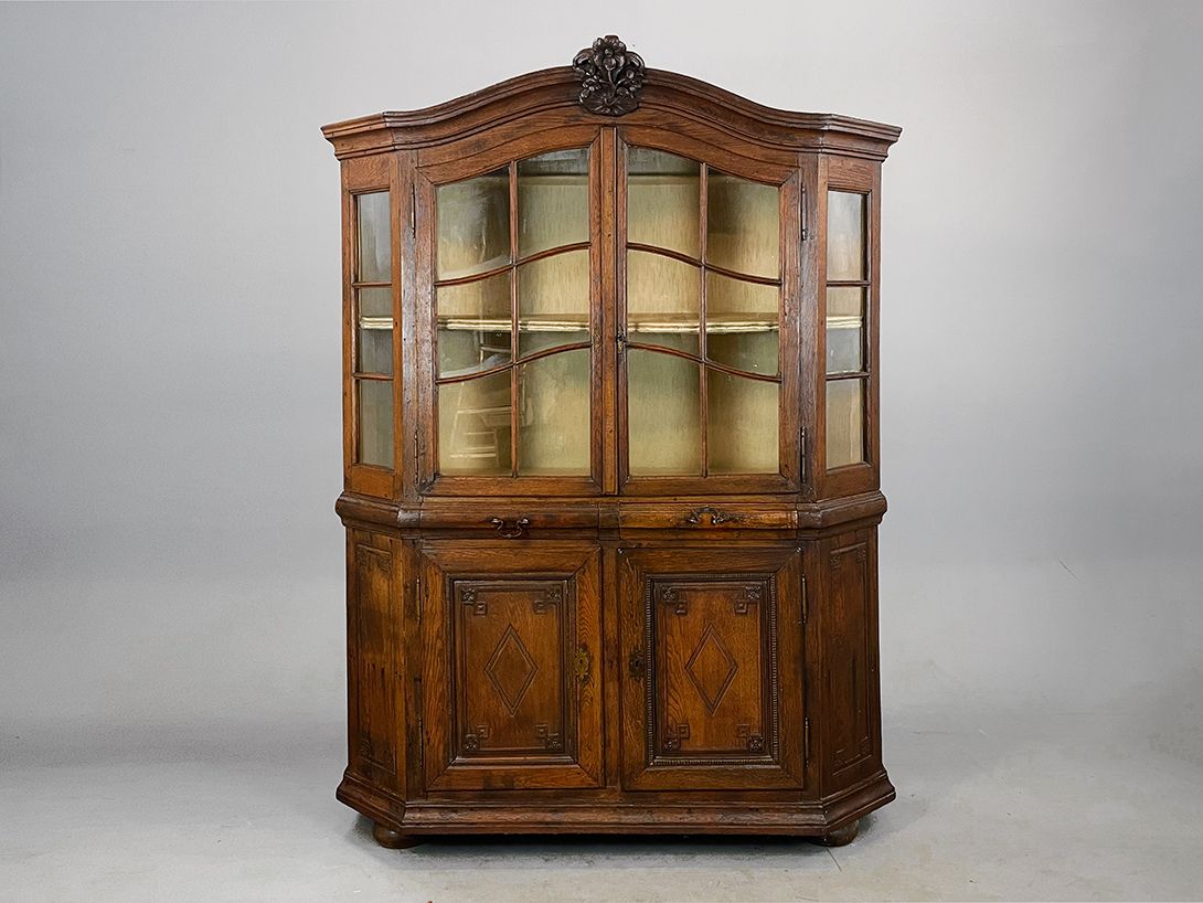 Foto Antique Dark Wooden Cabinet with Drawers and Compartments h210