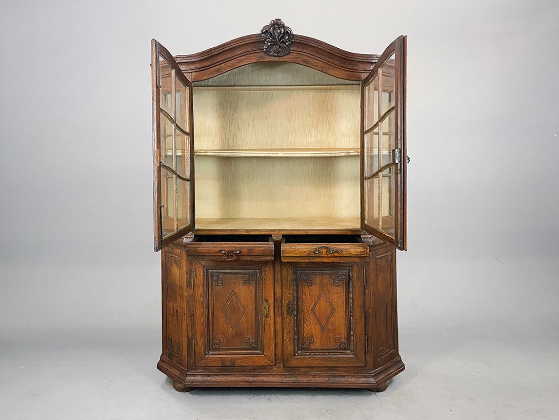Foto Antique Dark Wooden Cabinet with Drawers and Compartments h210