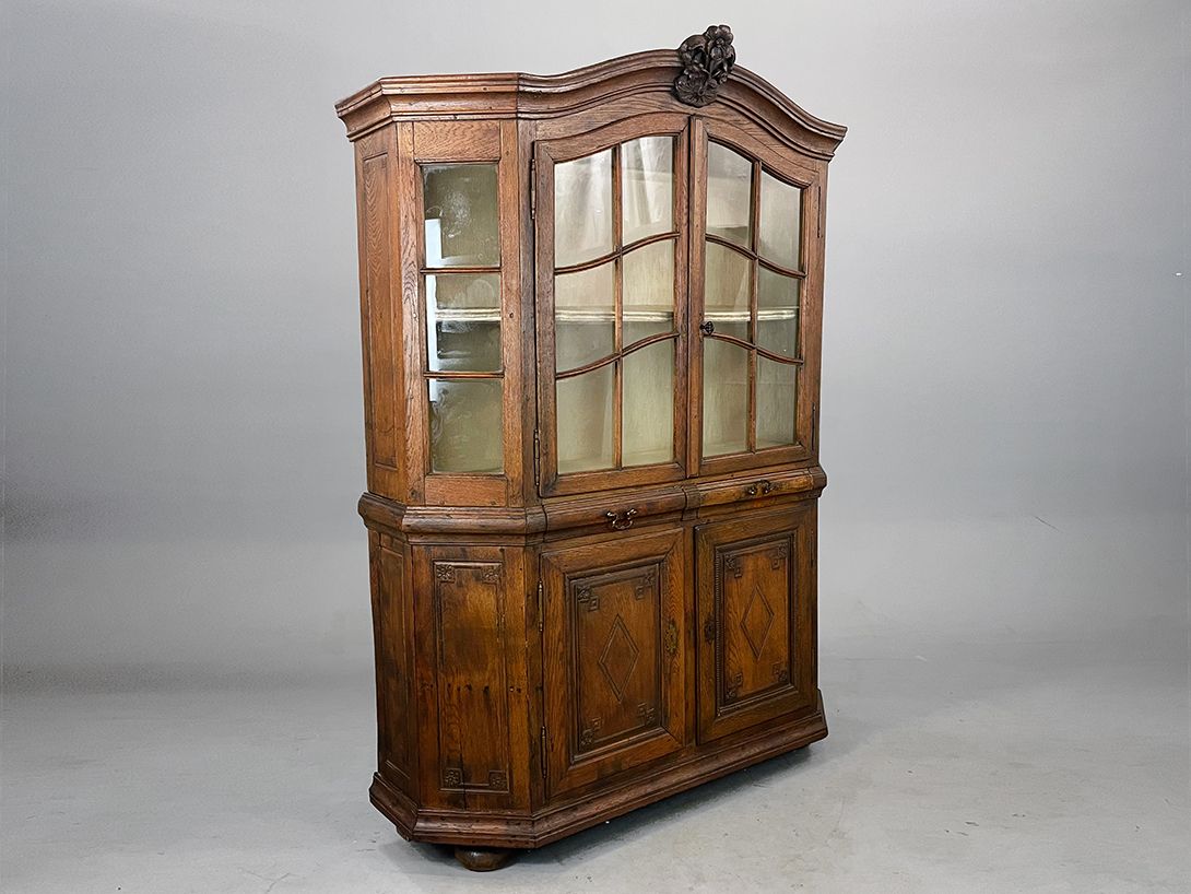 Foto Antique Dark Wooden Cabinet with Drawers and Compartments h210