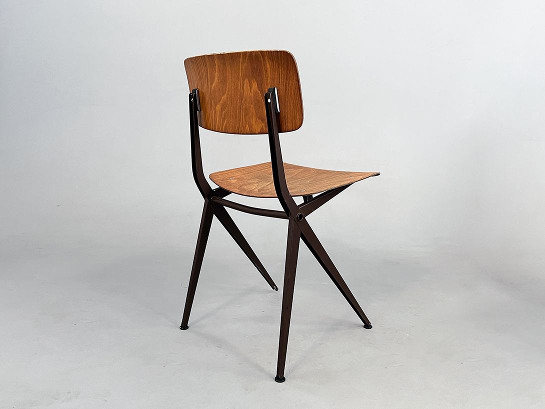 Foto Wooden Office Chair S201 with Brown Base by Friso Kramer