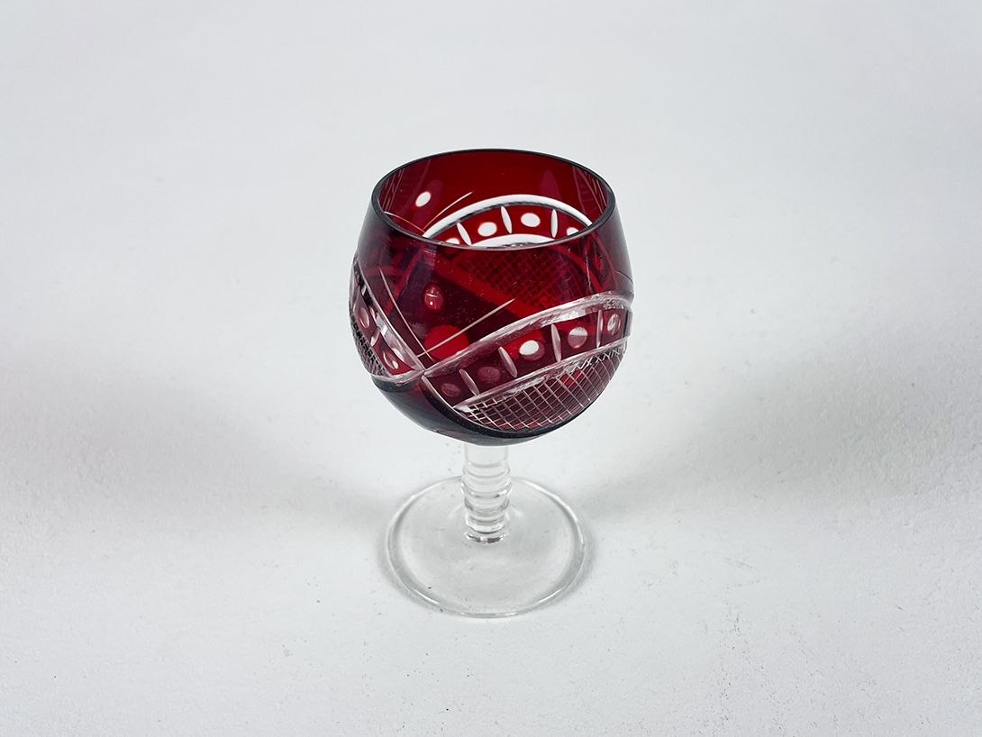 Foto Cut Dark Red Bohemian Crystal Wine Glass h11