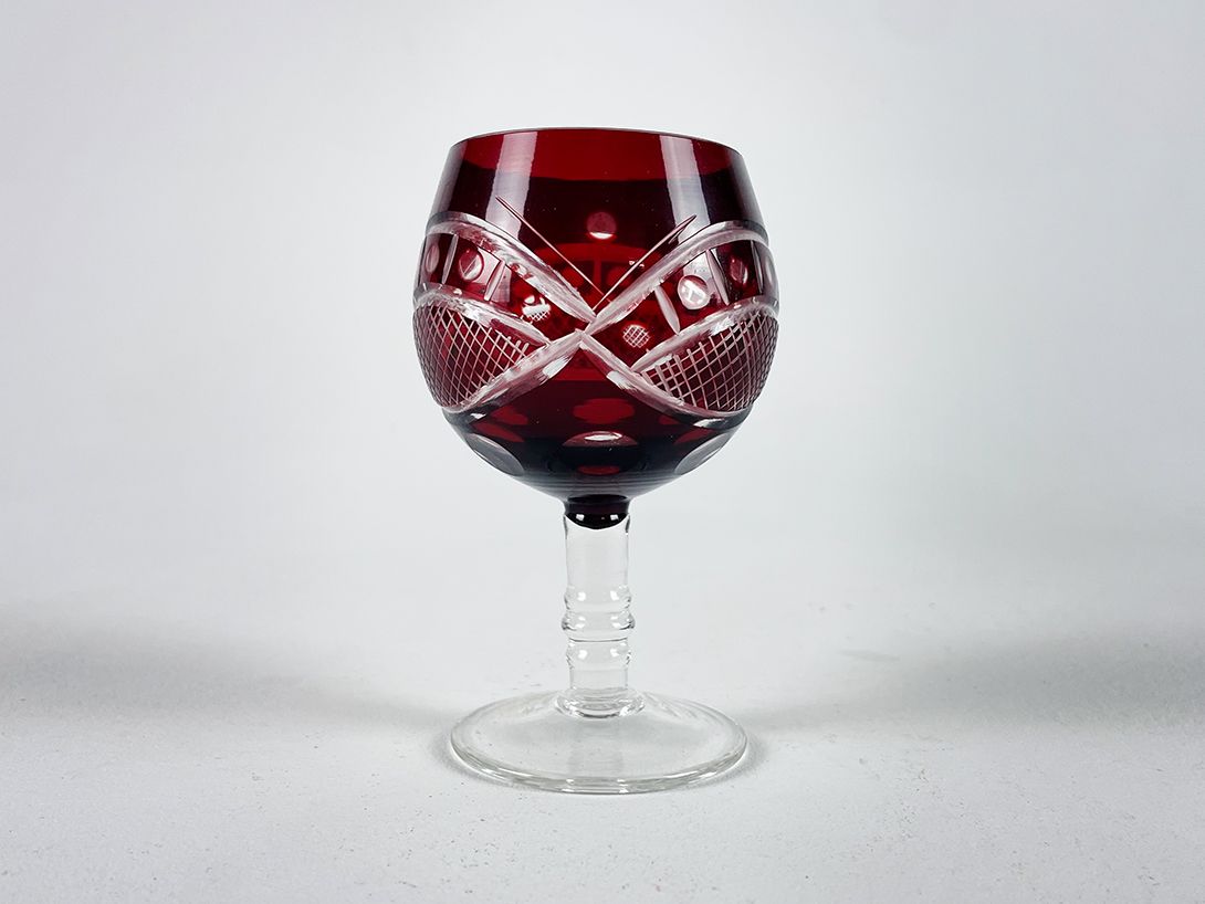 Foto Cut Dark Red Bohemian Crystal Wine Glass h11