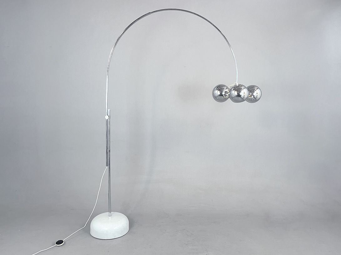 Foto Space Age Huge Arc Lamp with 3 Chrome Balls on Heavy Base h225