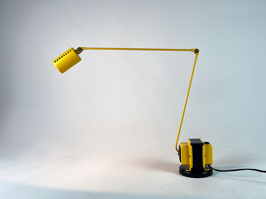 Foto Mustard Yellow Iconic Table Lamp by Daphine, Italia 1975 h70 RE3