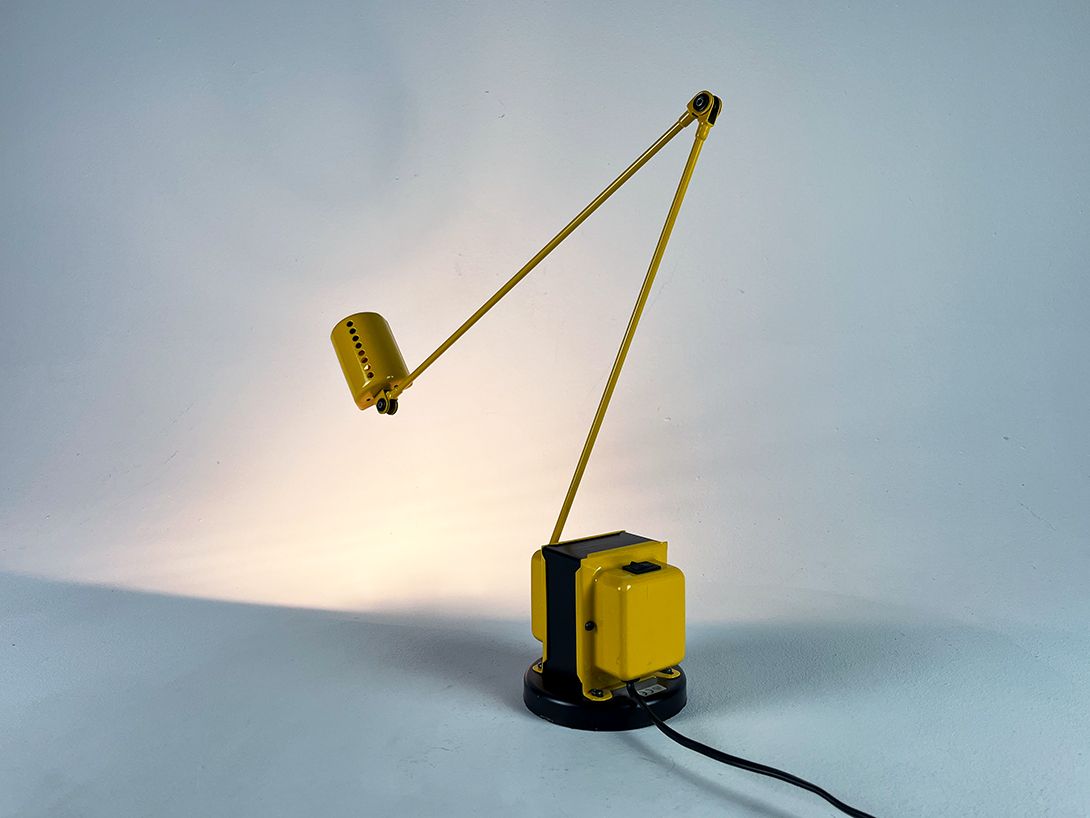 Foto Mustard Yellow Iconic Table Lamp by Daphine, Italia 1975 h70 RE3