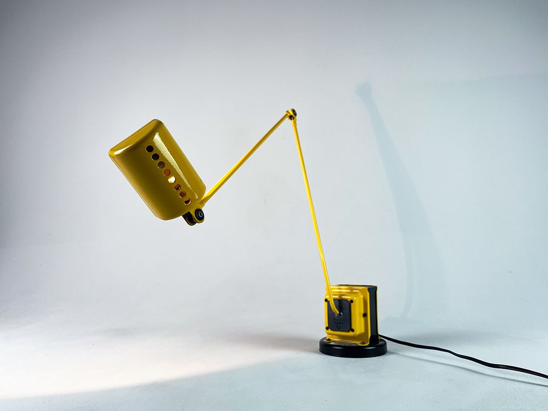 Foto Mustard Yellow Iconic Table Lamp by Daphine, Italia 1975 h70 RE3