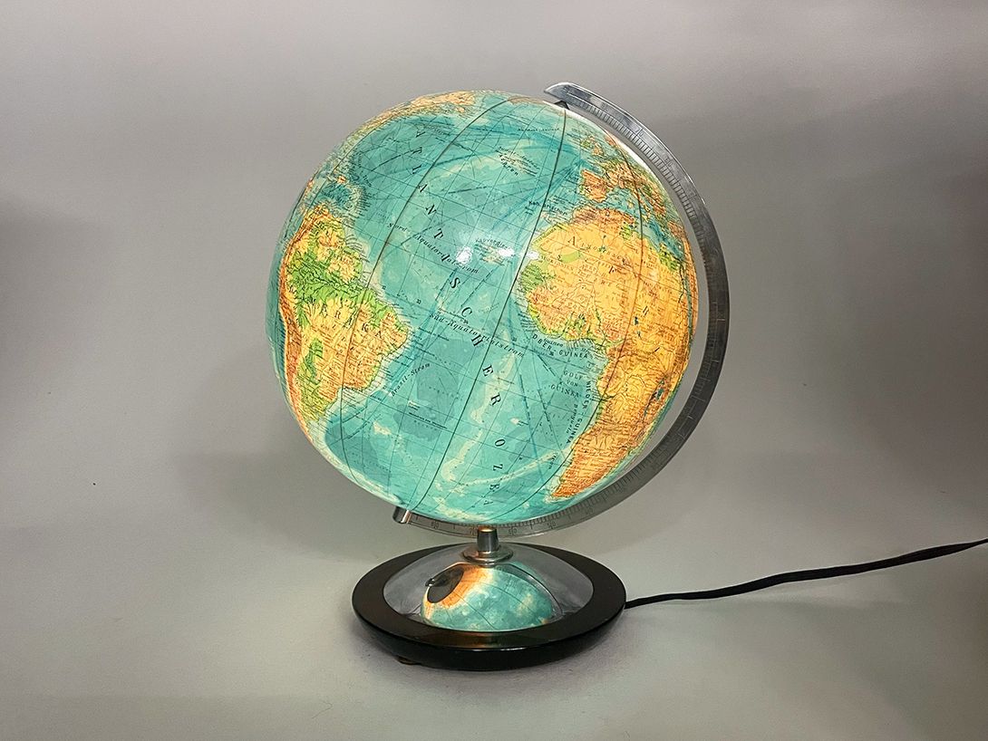 Foto Illuminated Globe h43