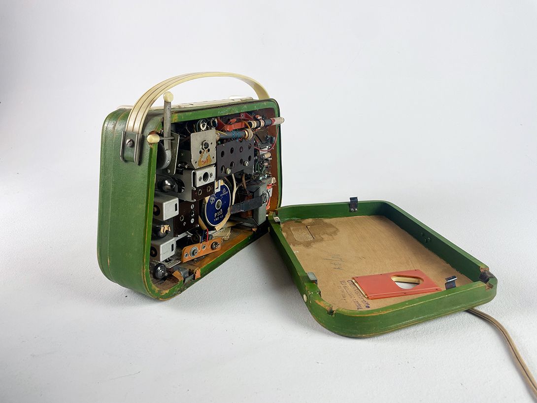 Foto Portable Green GDR Radio Aukoton Ilona h26