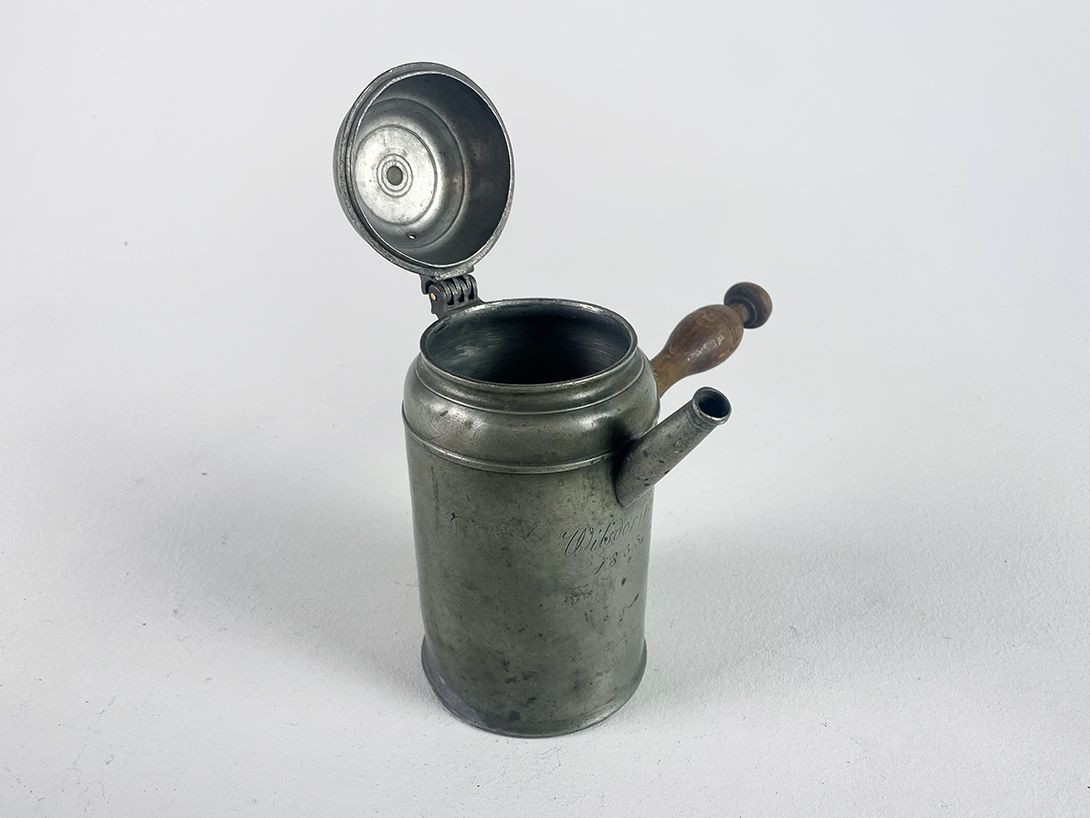 Foto Antique Pewter Chocolate Pot with Wooden Handle h22