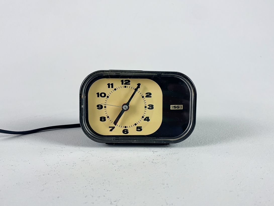 Foto Black 70s Electric Alarm Clock h8