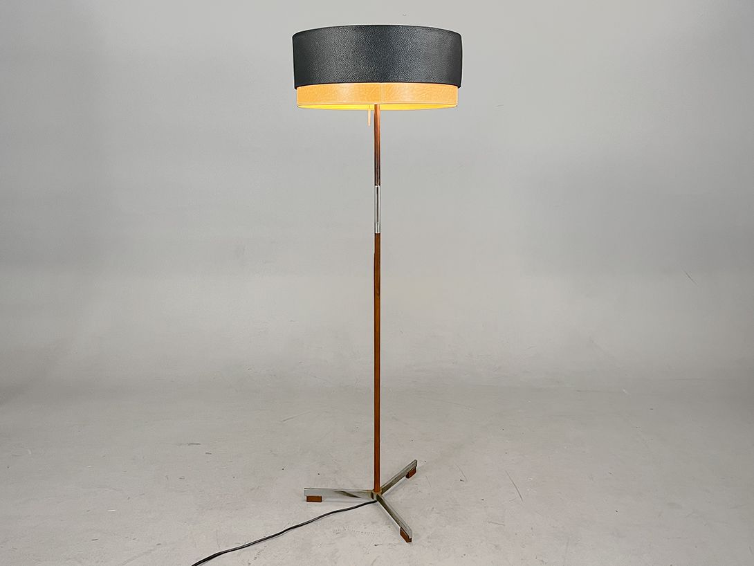 Foto Noble Floor Lamp on Teak Crow&#8217;s Foot with Unusual Shade h156