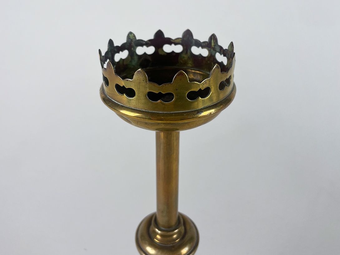 Foto Candlestick with Fleur de Lis Crown Brass h39