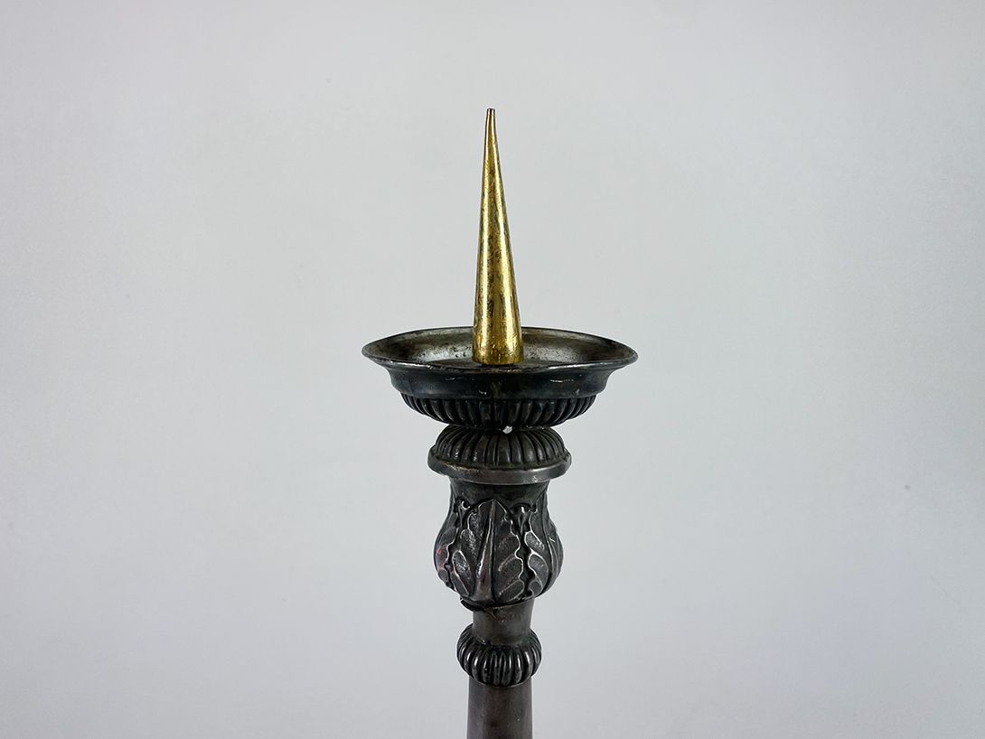 Foto Black Carved Metal Candlestick h45