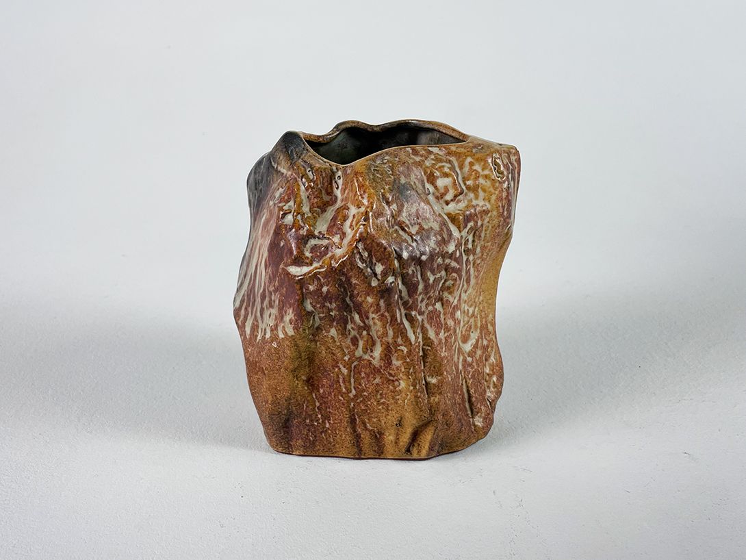 Foto Small Stone or Rock Imitation Vase h13