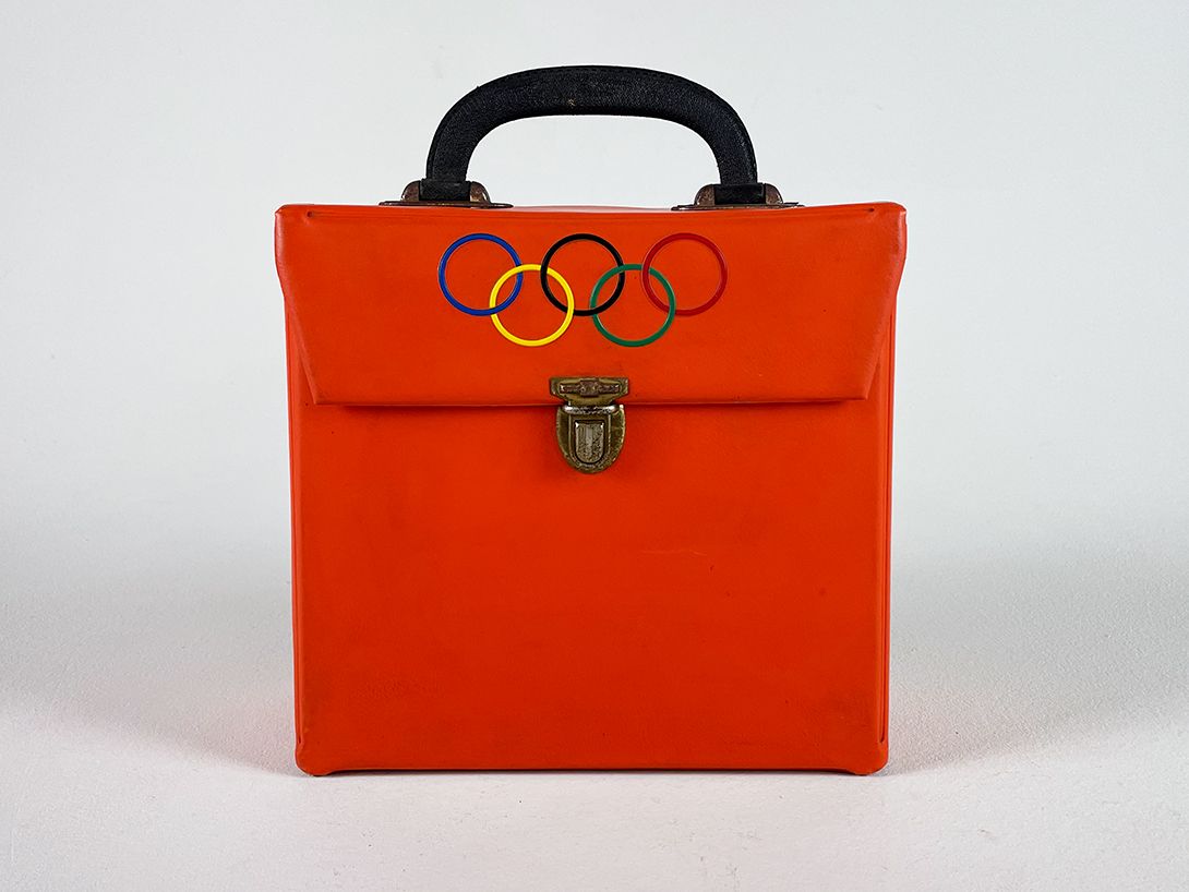 Foto Small Suitcase with the Olympic Rings Munich 1972 h20