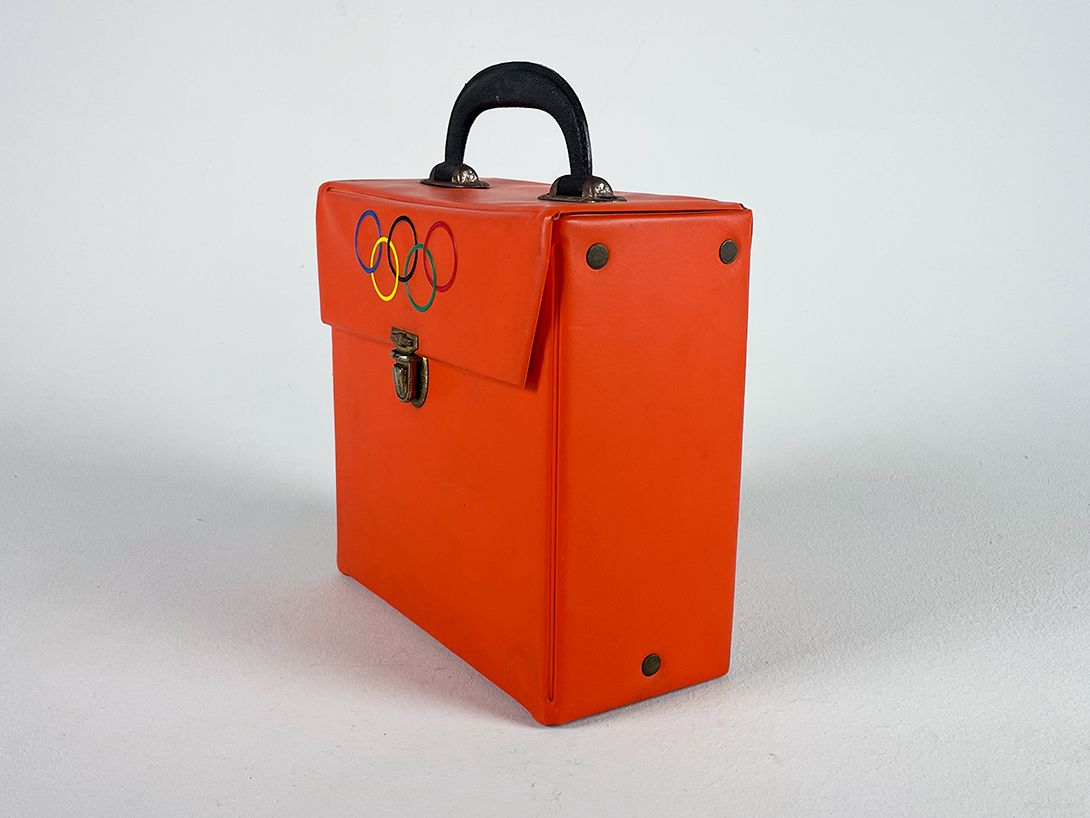 Foto Small Suitcase with the Olympic Rings Munich 1972 h20