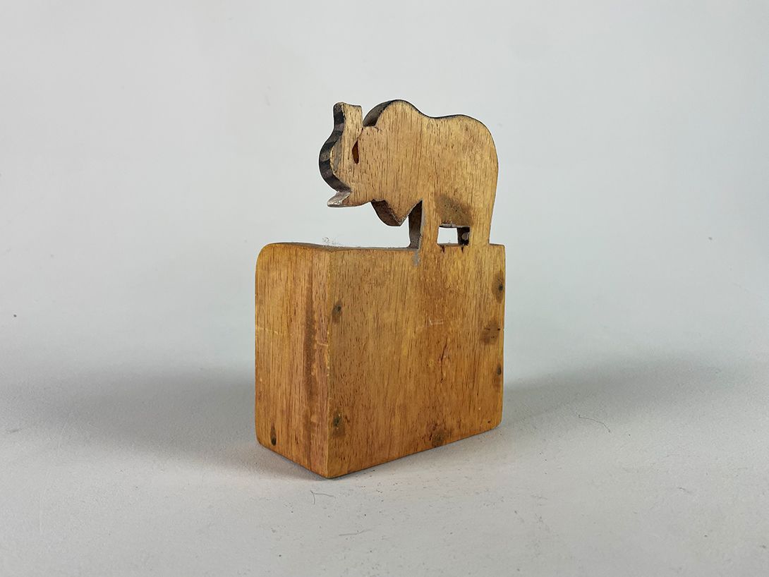 Foto Wooden Endless Calendar with Cute Elephant h19
