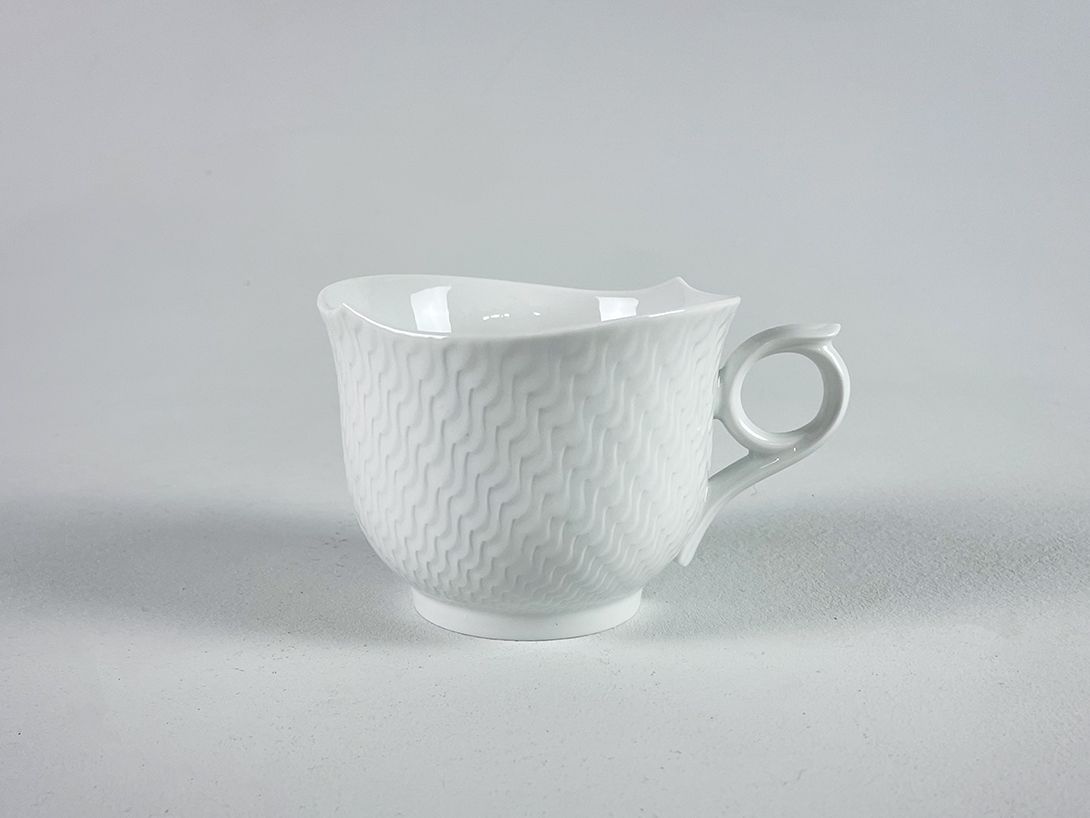 Foto White Porcelain Cup with a Fancy Handle h8