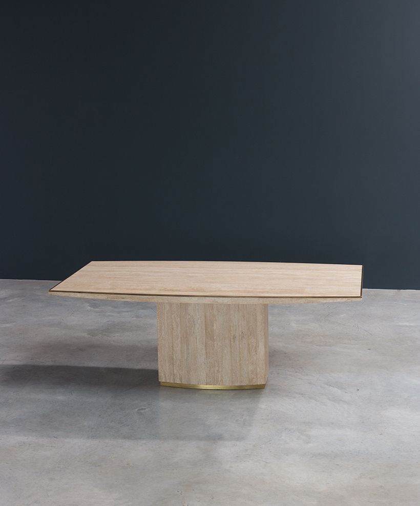Foto Willy Rizzo Dinning Table with Barrel formed Travertine Pedestal
