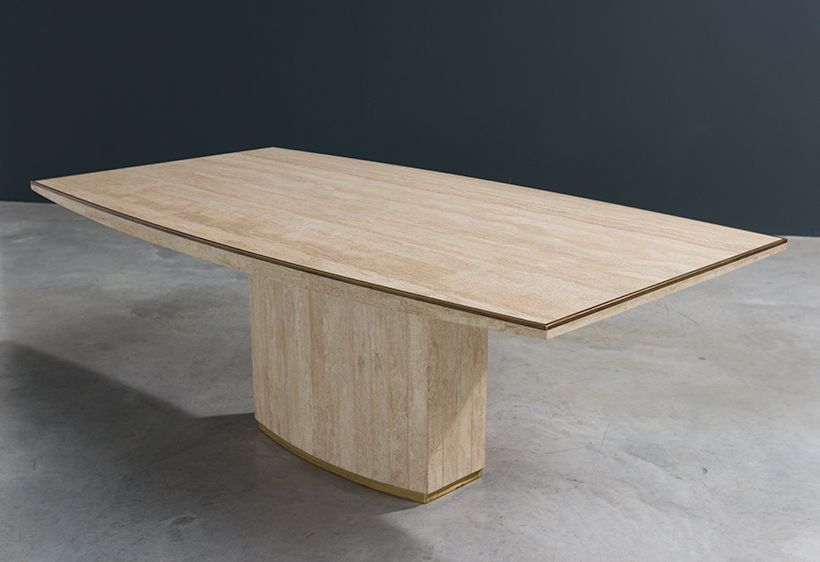 Foto Willy Rizzo Dinning Table with Barrel formed Travertine Pedestal
