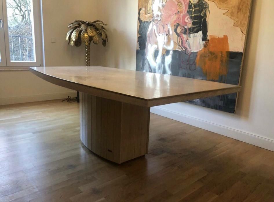 Foto Willy Rizzo Dinning Table with Barrel formed Travertine Pedestal