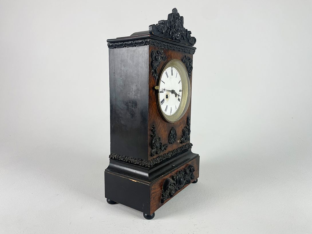 Foto Grandfather Mantel Clock with Elaborate Decorations h40