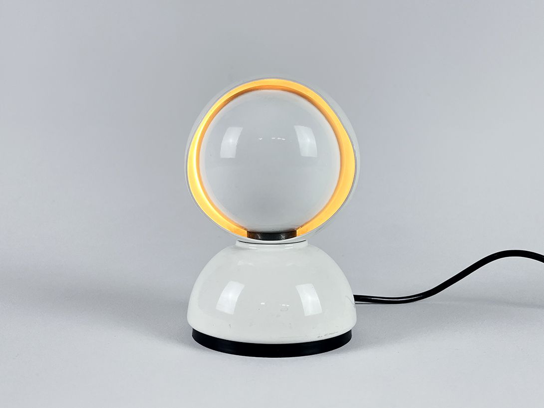 Foto Artemide Milano Small Table Lamp, Model Eclisse, Italy 1960s