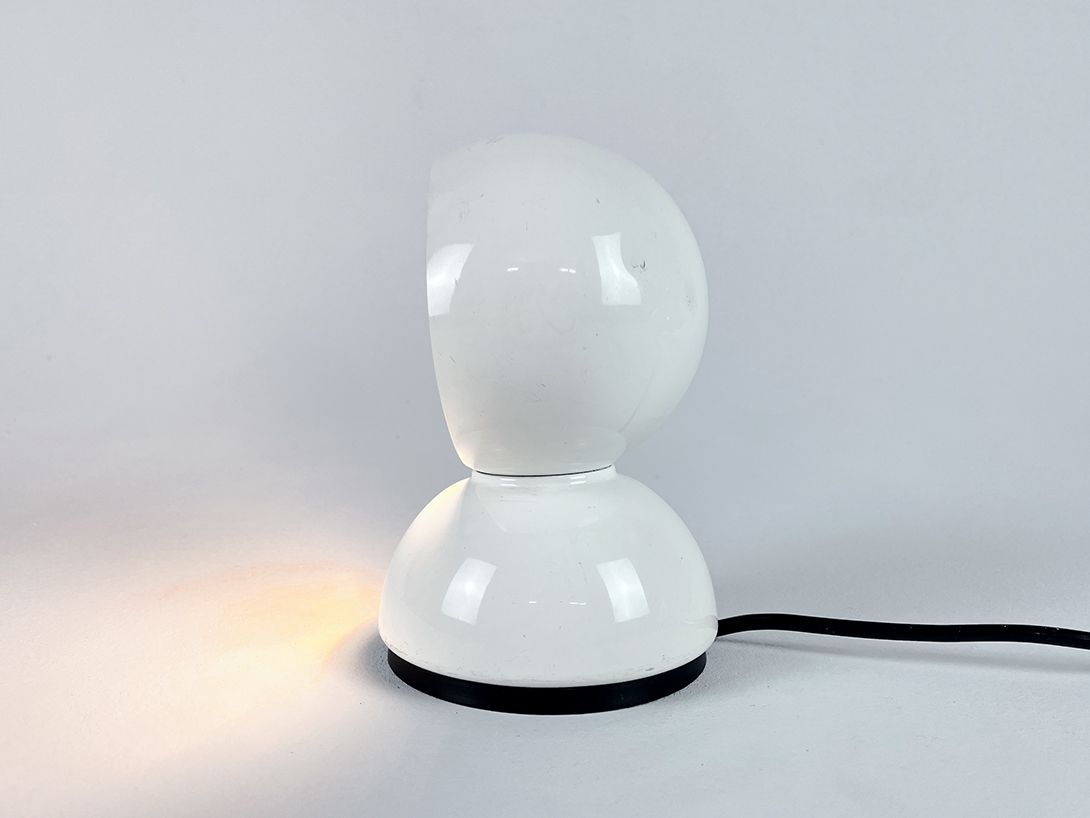 Foto Artemide Milano Small Table Lamp, Model Eclisse, Italy 1960s