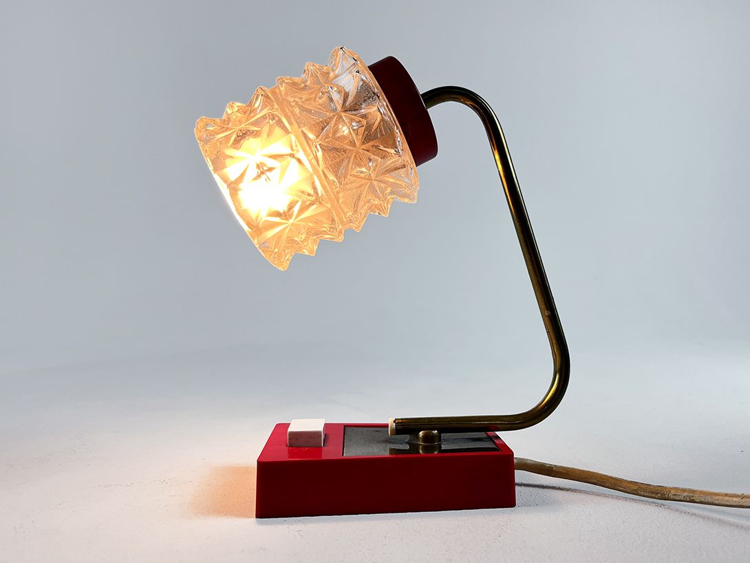 Foto Vintage Golden and Red Bedside Lamp in the Style of Helena Tynell h22