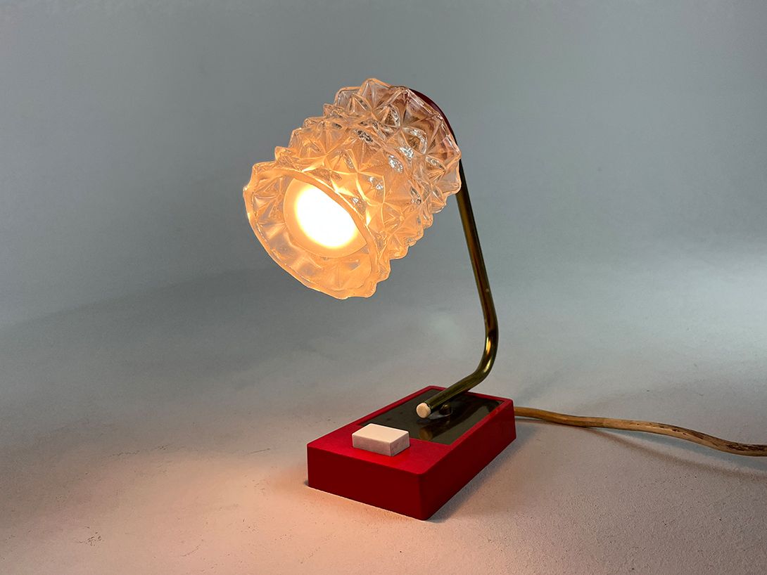 Foto Vintage Golden and Red Bedside Lamp in the Style of Helena Tynell h22