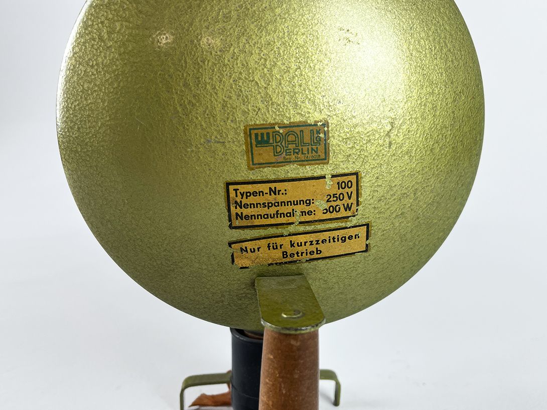 Foto Tiny Industrial Spotlight by Ball Berlin, Germany 1930s