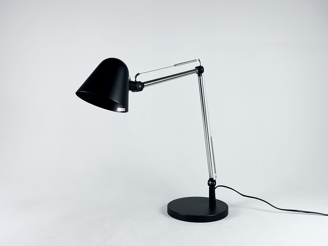Foto Tall Modern Desk Lamp &#8220;Uppbo&#8221; by Ikea, 2005