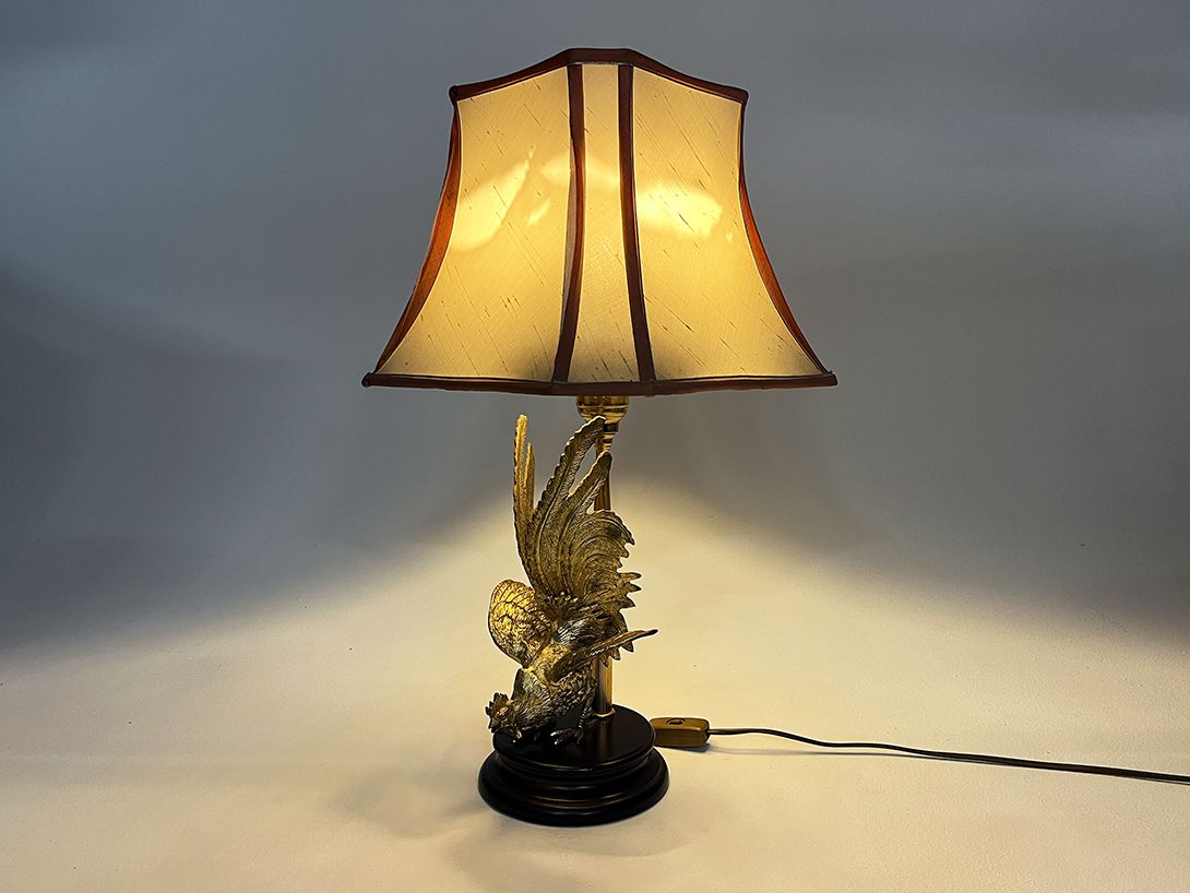 Foto Monumental Table Lamp with a Golden Rooster Standing on the Base h58
