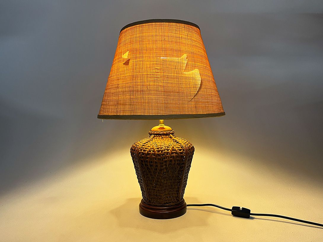 Foto Very Used Braided Reed Table Lamp with Beige Fabric Shade h66
