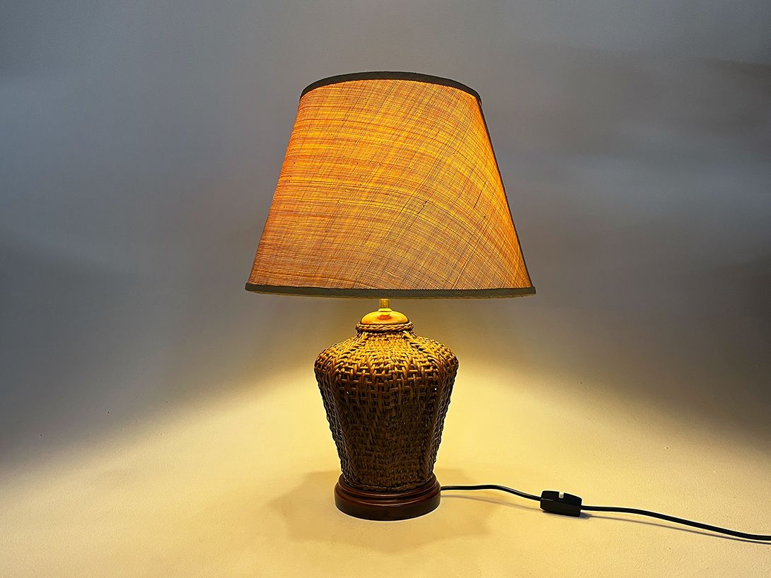 Foto Very Used Braided Reed Table Lamp with Beige Fabric Shade h66