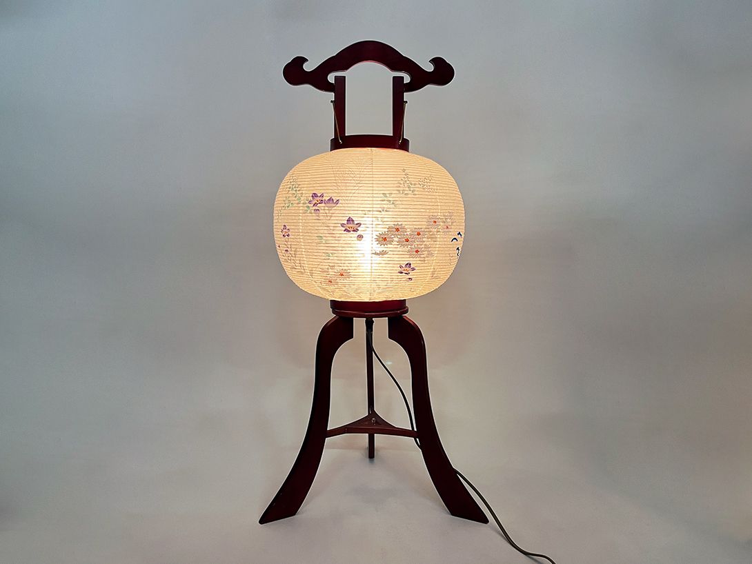 Foto Classic Gifu Chochin Lantern with Yakisugi Wood Base, Japan 1960