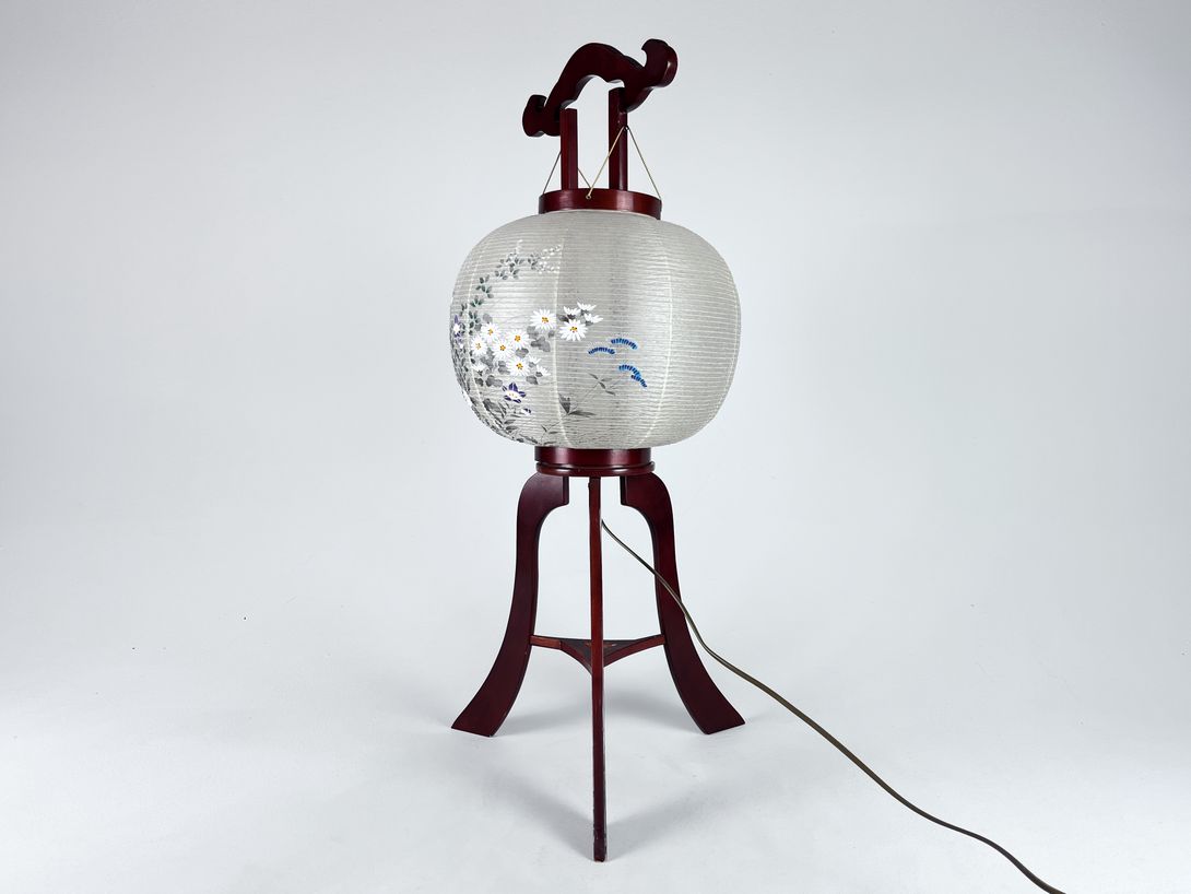 Foto Classic Gifu Chochin Lantern with Yakisugi Wood Base, Japan 1960