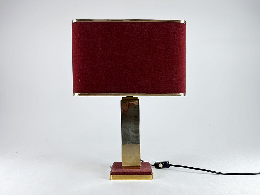 Foto Luxurious French Golden Table Lamp with Bordeaux Red Velvet Shade h54
