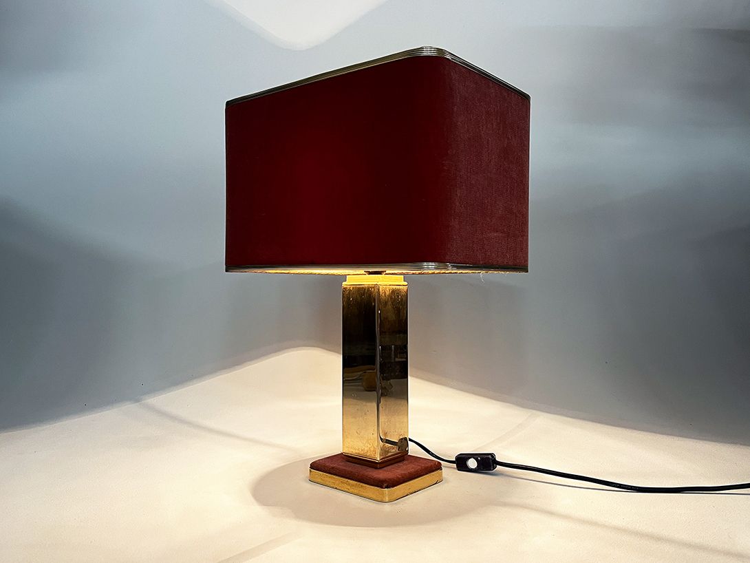 Foto Luxurious French Golden Table Lamp with Bordeaux Red Velvet Shade h54